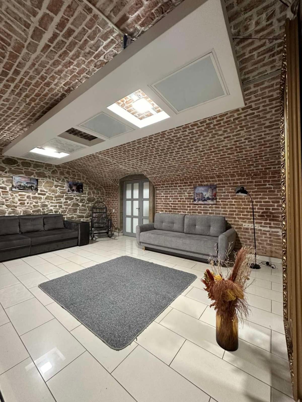 2х кім-й Loft на площі філармонії By Willox * Chernivtsi